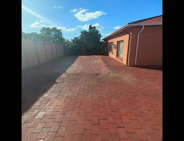 3 BEDROOM HOUSE FOR SALE IN SOUTH HILLS